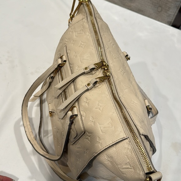 Authentic Louis Vuitton Empriente Lumineuse shoulder bag - Picture 7 of 14